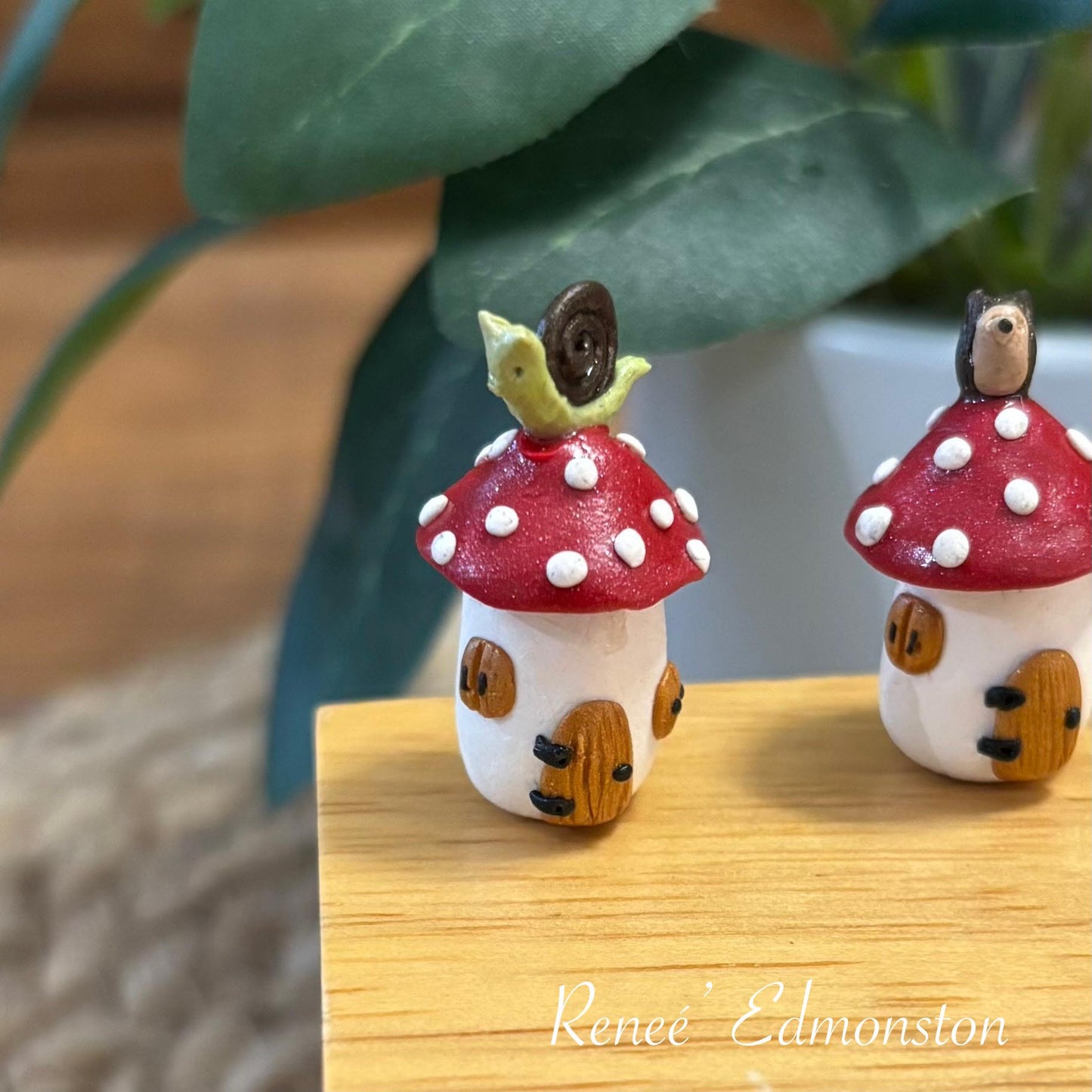 Miniature Toadstool Canister Jar with Snail 1:12 Scale Dollhouse Decor