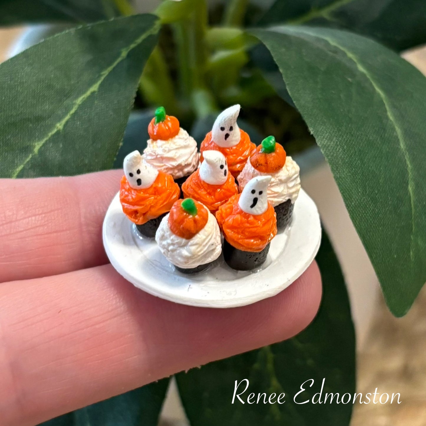 Mini Halloween Cupcake Platter 7 Ghost & Pumpkin Decorated Cupcakes 1:12 Scale