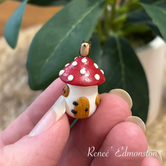 Miniature Toadstool Canister Jar with Hedgehog – 1:12 Scale Dollhouse Decor
