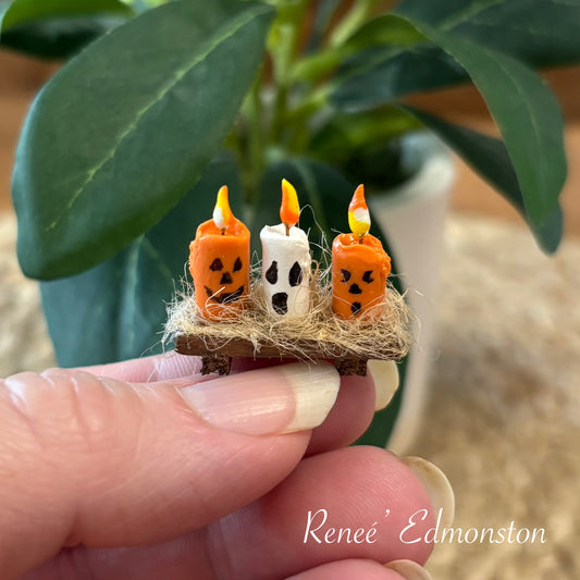 Miniature Halloween Candle Tray – 1:12 Scale Pumpkin & Ghost Candles – Dollhouse Spooky Decor – Halloween Miniature Accessories