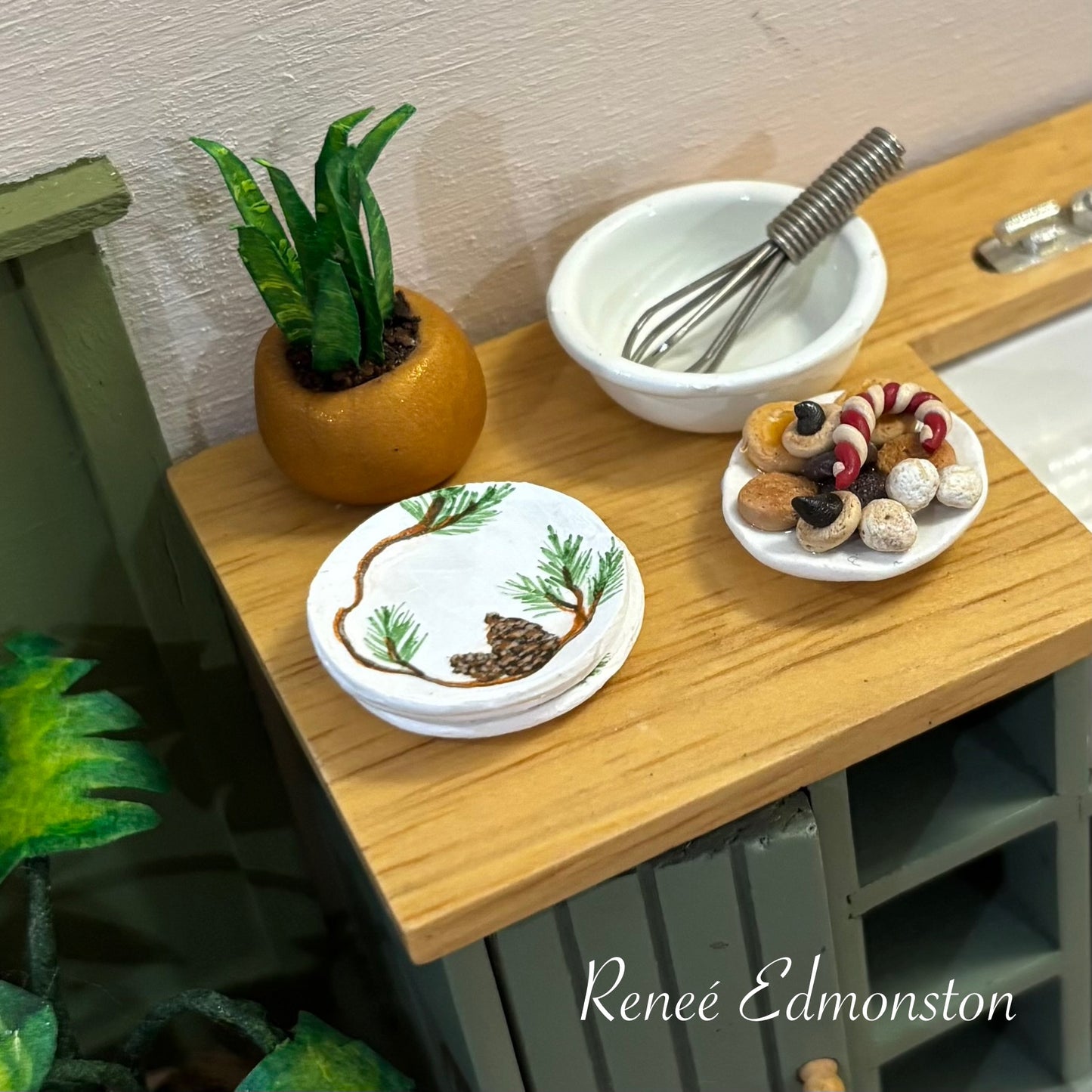 Miniature Pinecone Dinner Plates Dollhouse 1:12 Scale Artisan Hand Painted