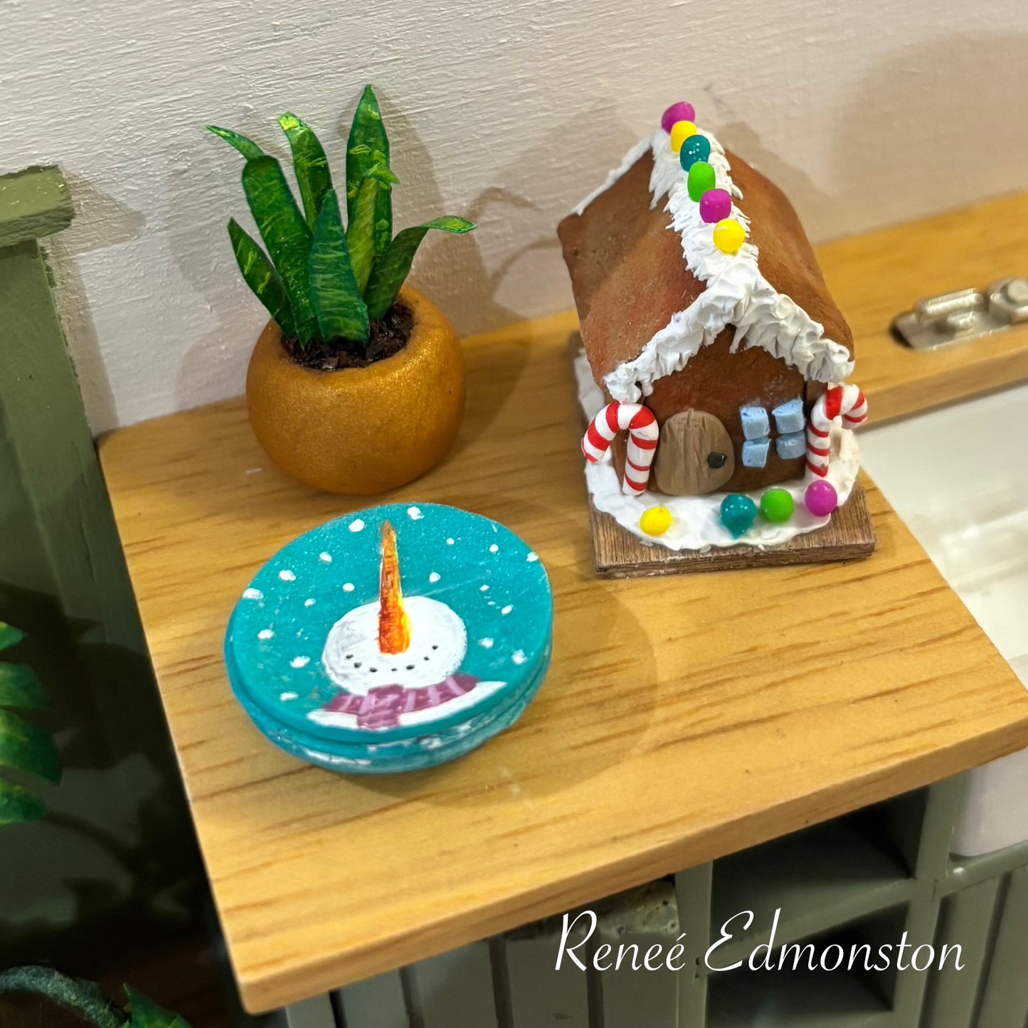 Miniature Snowman Dinner Plates Dollhouse 1:12 Scale Artisan Hand Painted