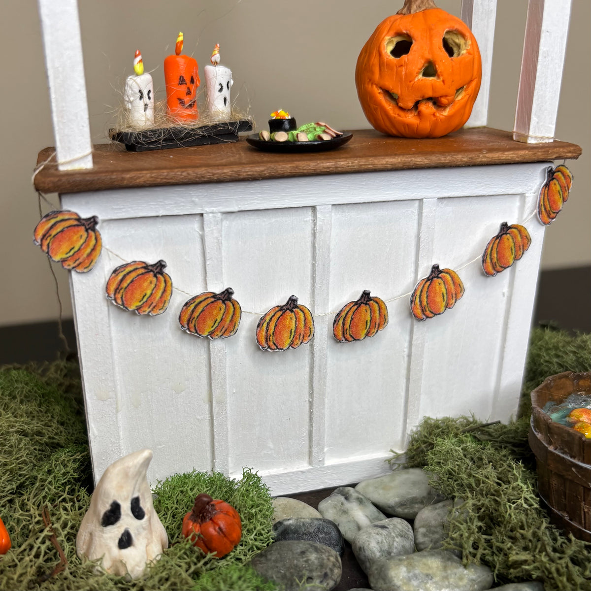 Halloween Dollhouse Miniature Pumpkin Garland Banner, 1:12 Scale Pumpkin Bunting, Handmade Halloween Decor