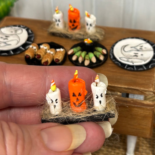 Miniature Halloween Candle Tray – 1:12 Scale Pumpkin & Ghost Candles – Dollhouse Spooky Decor – Halloween Miniature Accessories